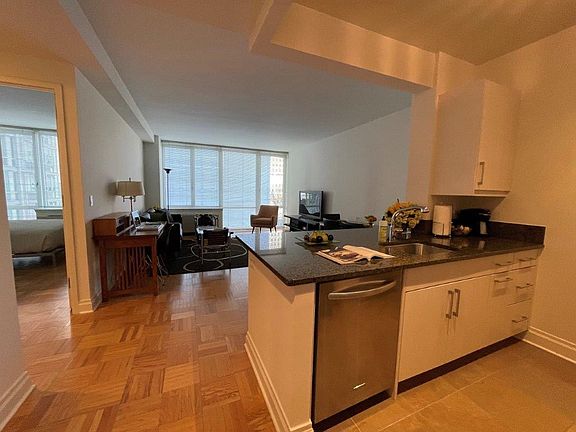 4th image of 1510 Lexington Ave APT 8L
