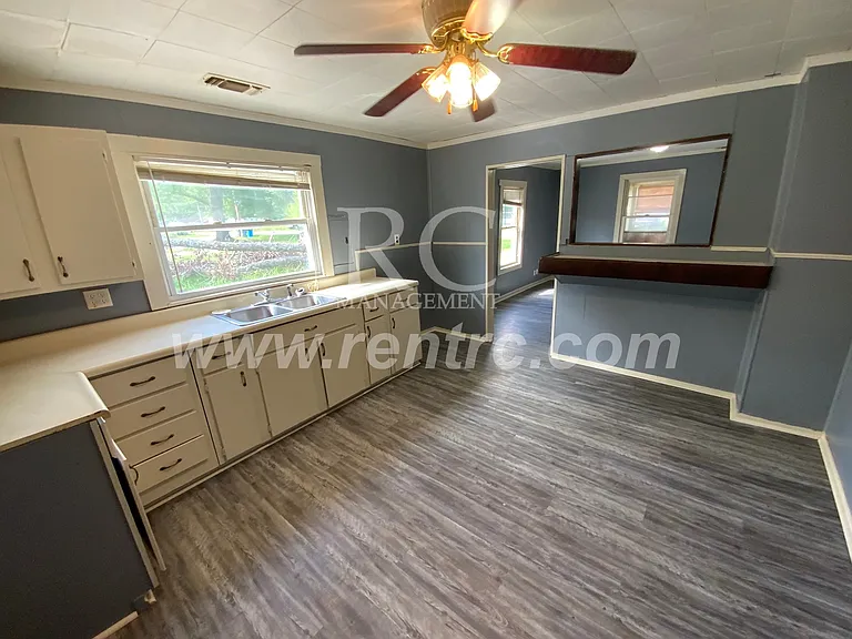 117 Vance Ln — Photo 2
