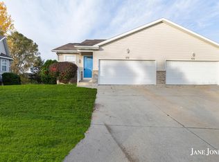 658 Wilshire Ct, Holland, MI 49423