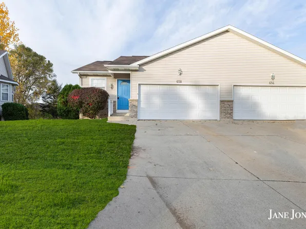 658 Wilshire Ct, Holland, MI 49423
