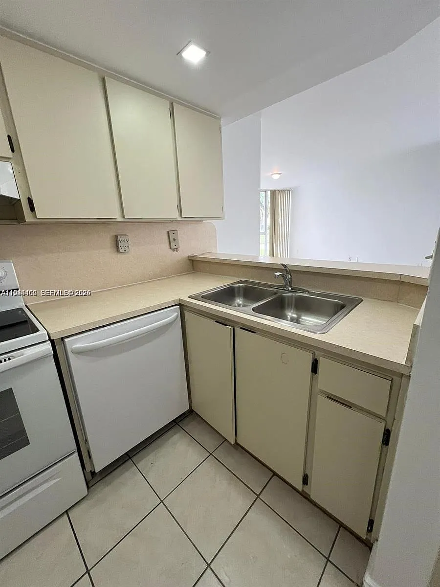 Building Photo - 7035 NW 186th St #D303