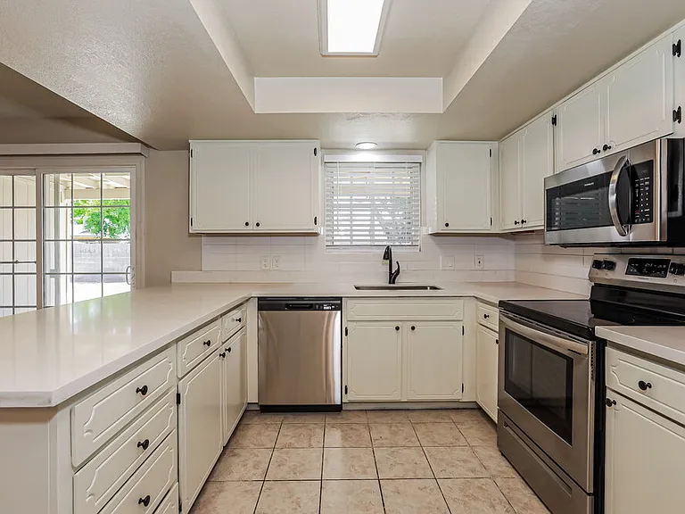 2915 E Dolphin Ave — Photo 7