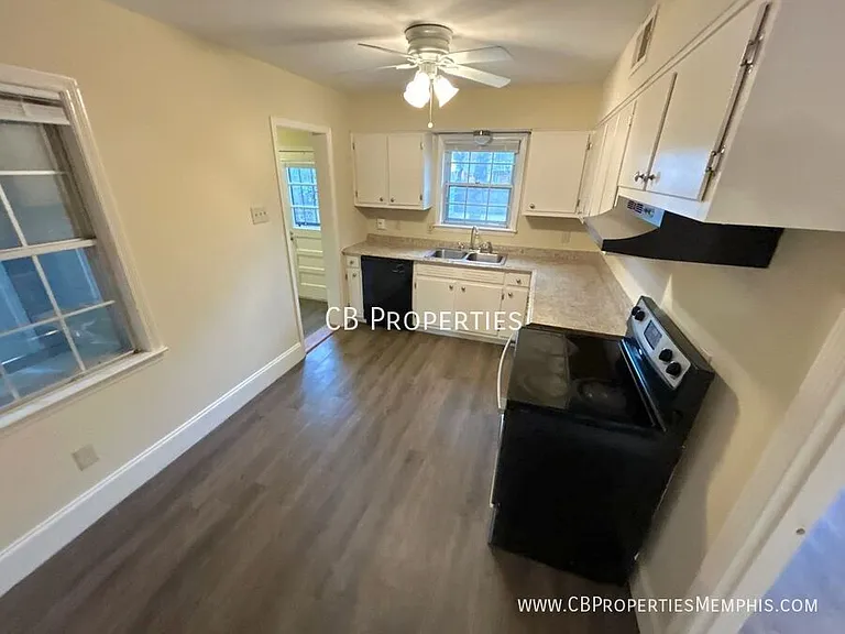 3058 Robbiedon St — Photo 2