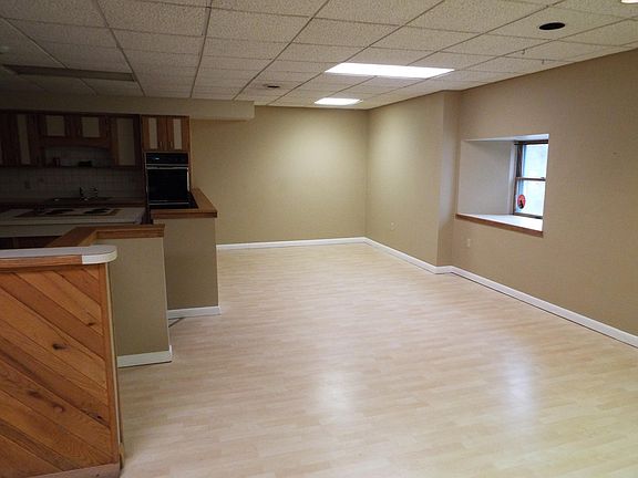Dining room conveniently located adjacent to Kitchen, lamina