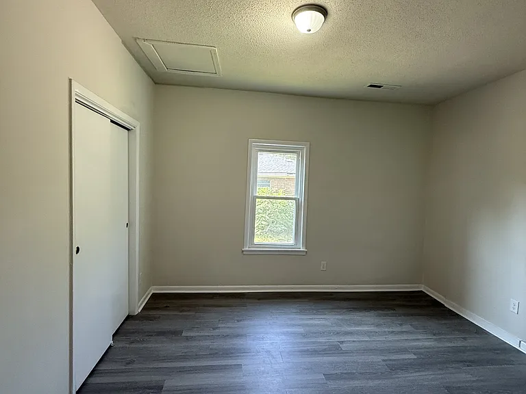 914 18th Way SW — Photo 5