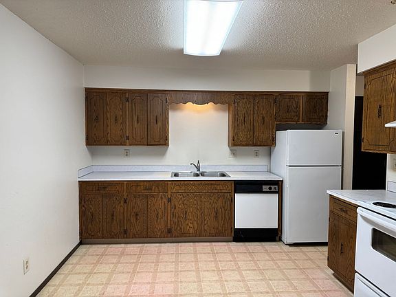 3rd image of 3012 9 1/2 St N APT 203