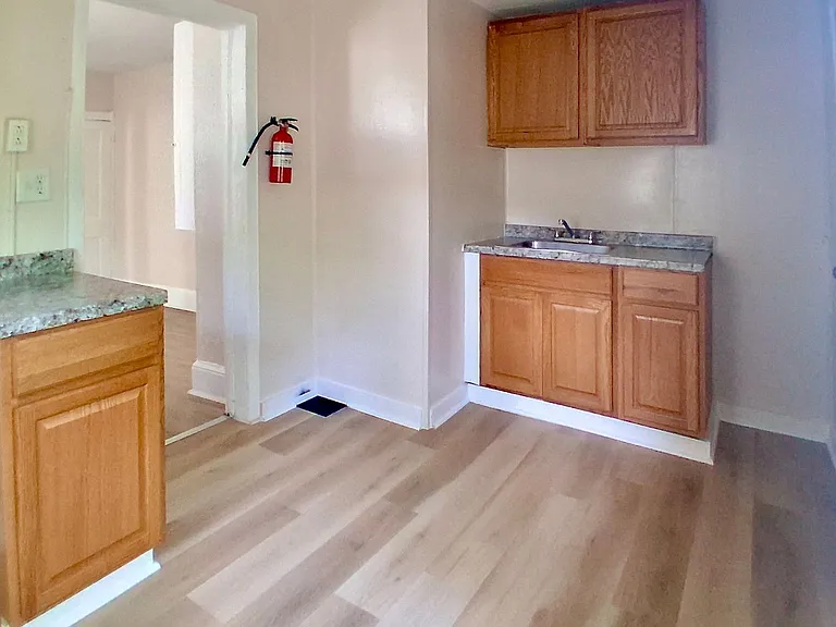 27 Ellis St — Photo 6