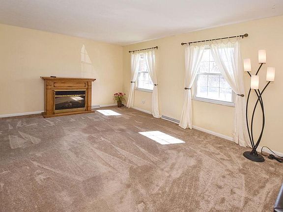 4th image of 1860 Lindenhall Dr