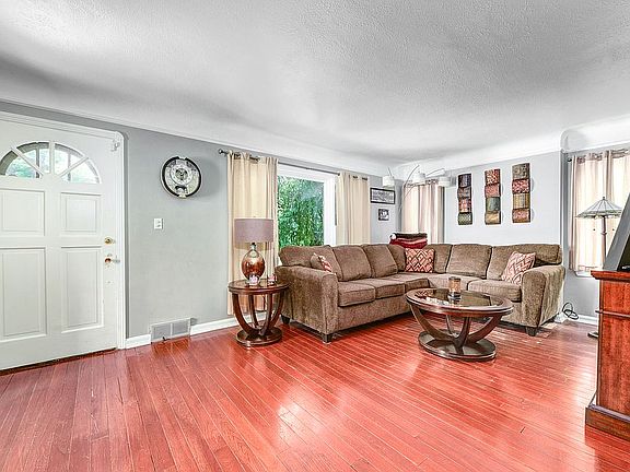 2nd image of 1625 Wexford Ave