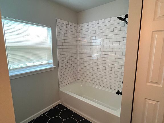 3rd image of 118 W Morgan St #2