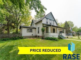 811 E 3rd St, Canton, SD 57013