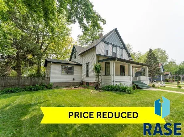 811 E 3rd St, Canton, SD 57013