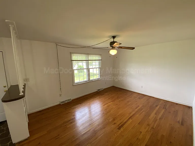 1804 Sherwood Dr — Photo 5