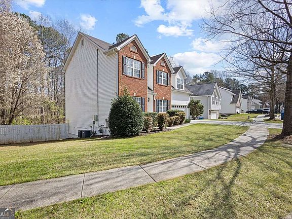 4th image of 1380 Commonwealth Ln