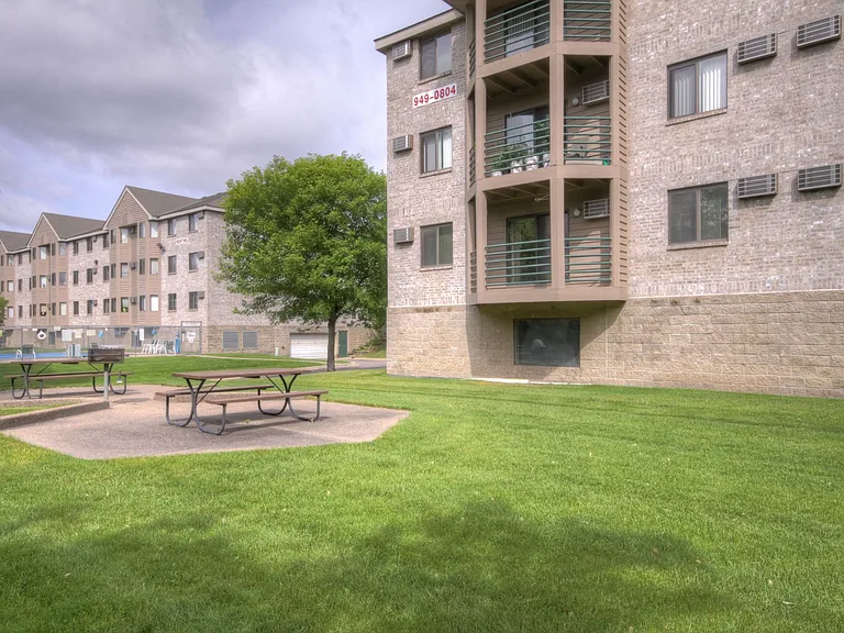 Sterling Ponds Apartments — Photo 19