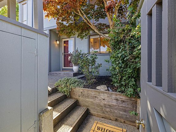 3rd image of 212 Sylvia Way