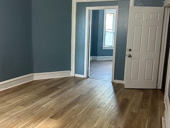 5th image of 1811 Market St