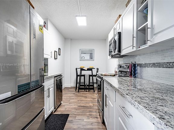 4th image of 4330 Hillcrest Dr APT 306