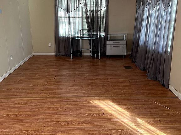 2nd image of 514 Sunnybrook Cir W