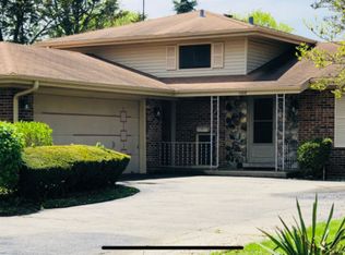 1008 S Cypress Dr, Mount Prospect, IL 60056