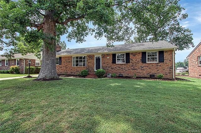 1st image of 915 Dogwood Dr