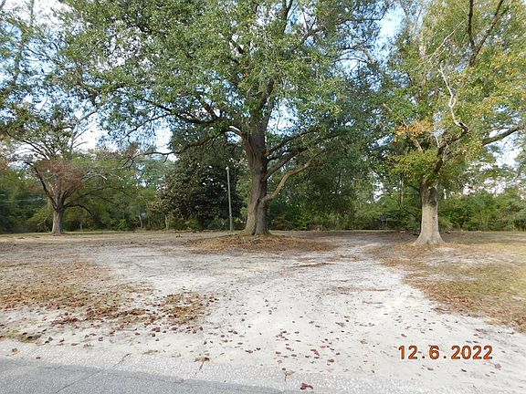 5th image of 327 Laurel Ln