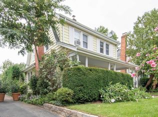 69 Bar Beach Rd, Port Washington, NY 11050