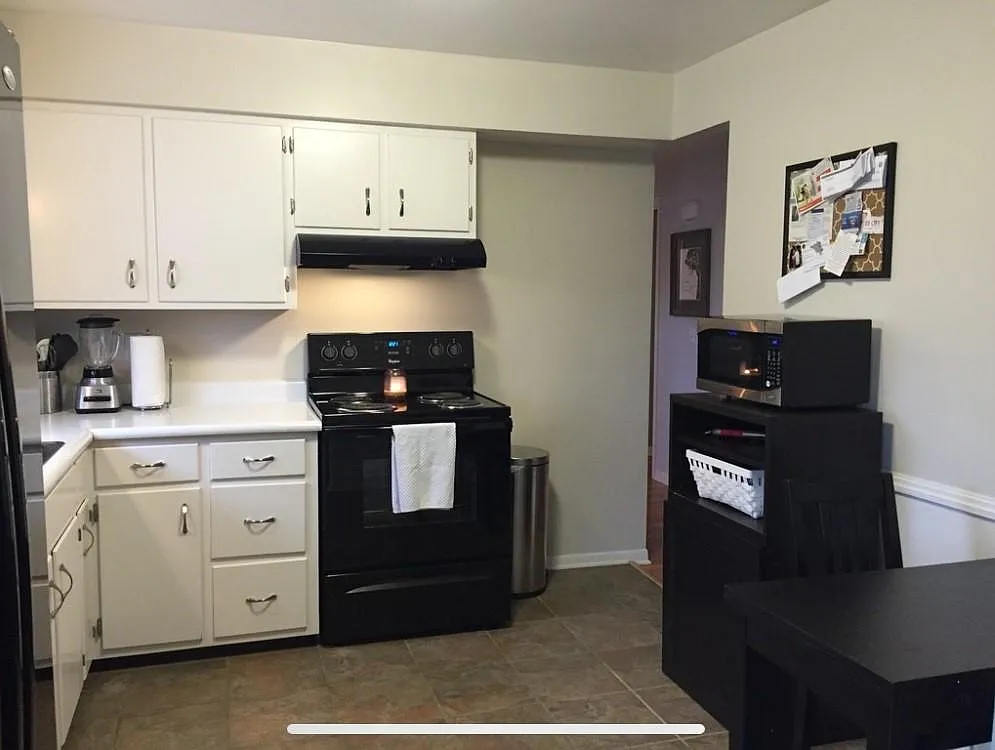 3 bed, 1.5 bath, 1226 sqft, $2,200 — Photo 4