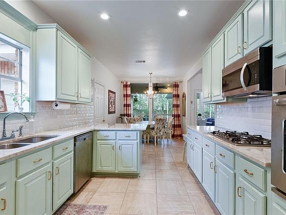 3rd image of 134 Wisteria Ln