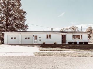 818 Lakeview Dr, Dover, OH 44622