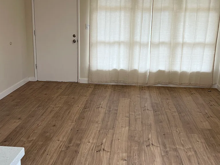 1711 W Alameda Ave #C — Photo 2