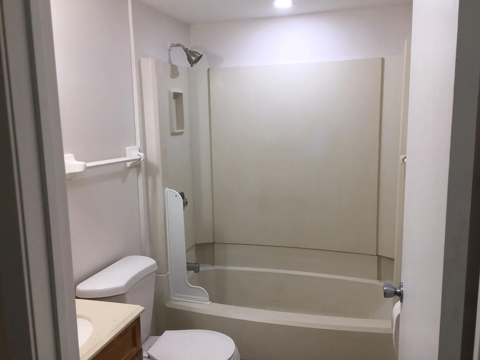 2 bed, 905 sqft, $1,400 — Photo 2
