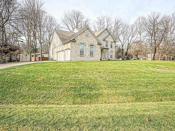 3rd image of 3204 Highwoods Dr W