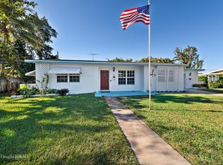 1805 Crest Dr, Lake Worth, FL 33461