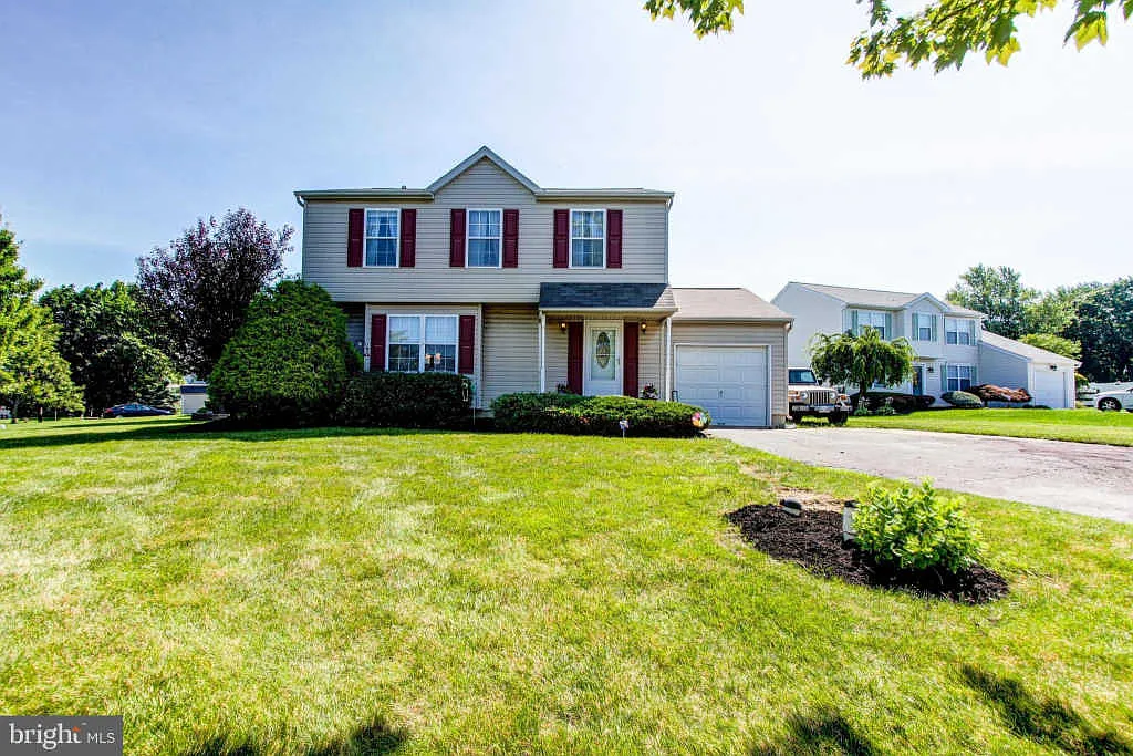 104 Parkside Dr photo 1