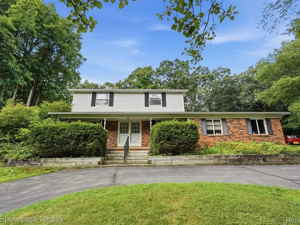 7125 Ridgewood Rd, Clarkston, MI 48346