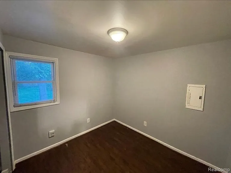 20956 Rensselaer St — Photo 6