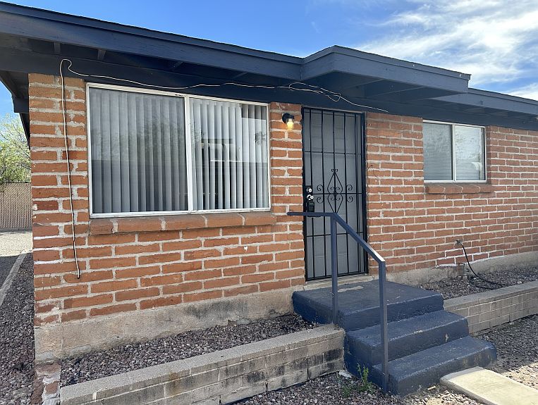 1st image of 3020 N Balboa Ave APT 8