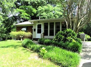601 N Hoskins Rd, Charlotte, NC 28216