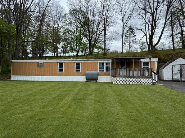 5471 Willow Dr, Schnecksville, PA 18078