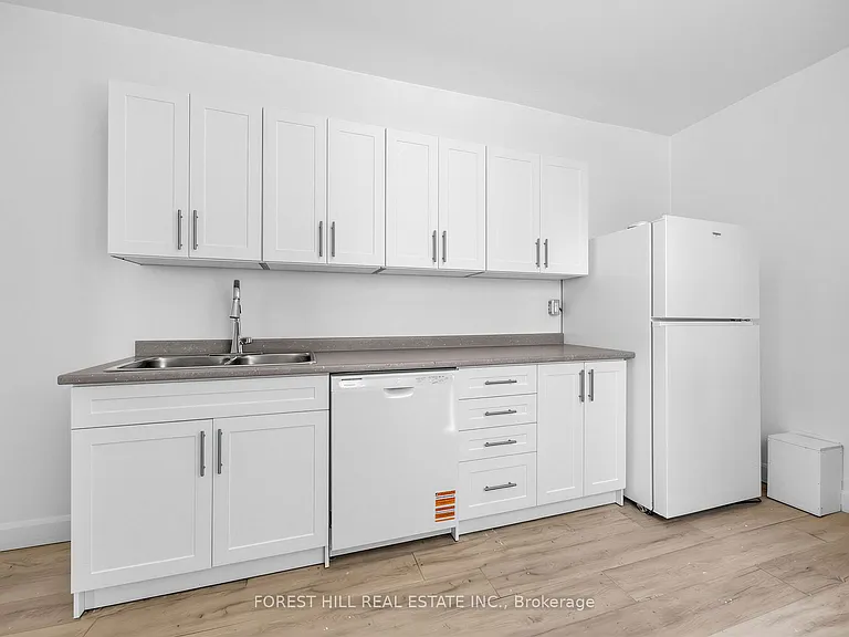 419 Dufferin St — Photo 10