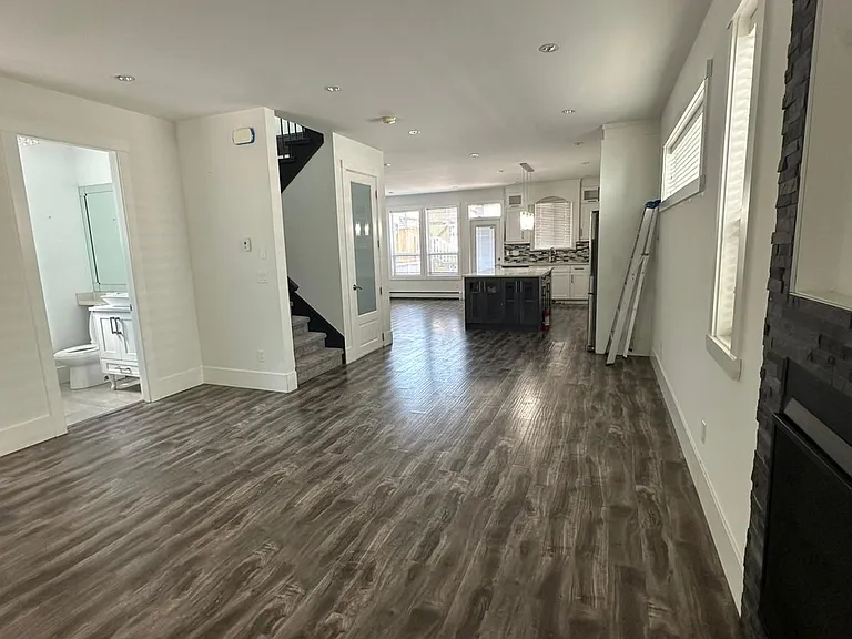 6015 138a St — Photo 2
