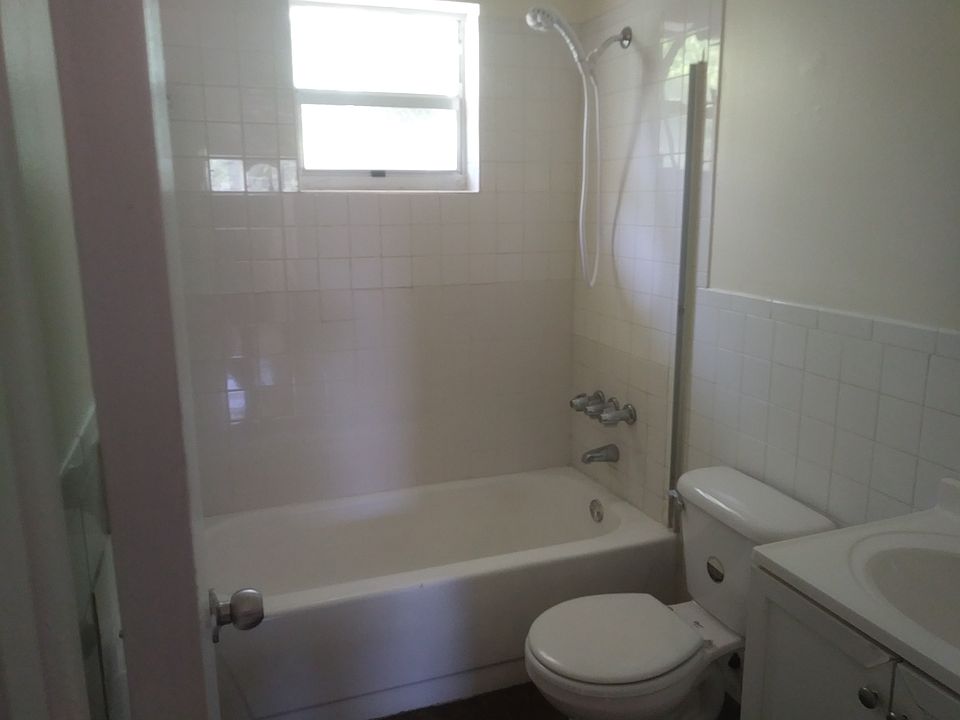 2nd image of 2216 Johnson St APT 9