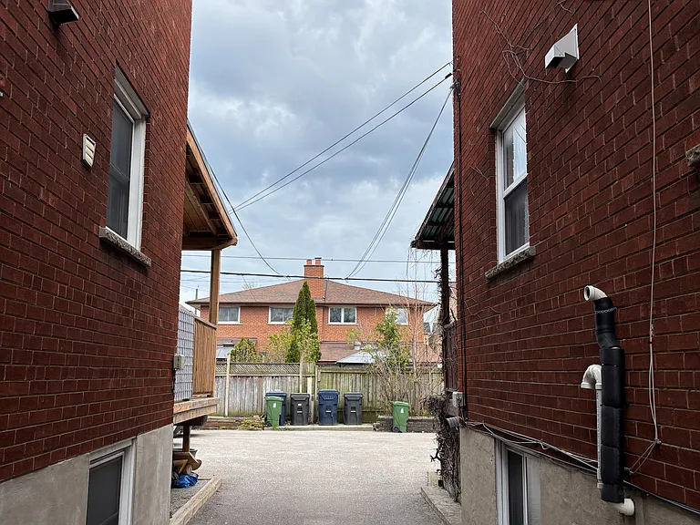 85A Evans Ave #UPPER — Photo 29