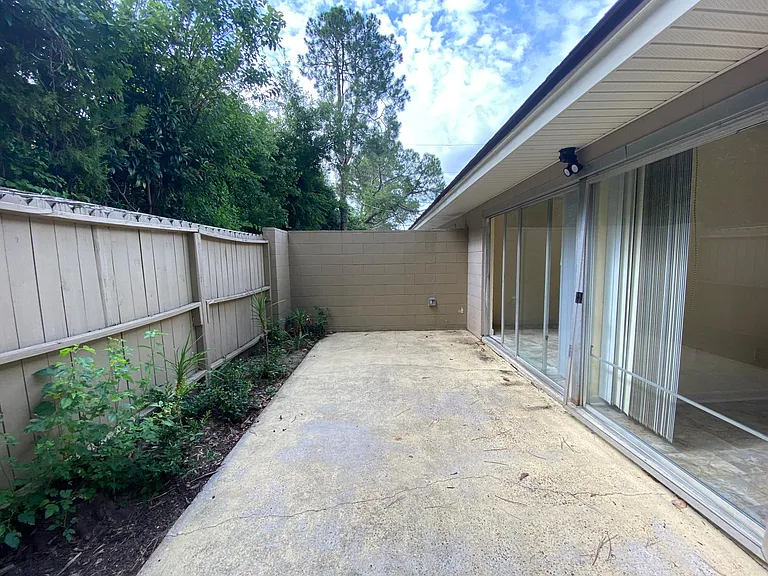 2241 W Pensacola St #16 — Photo 13