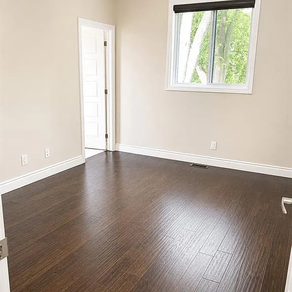 522 Lesperance Rd — Photo 6
