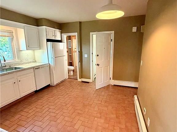 5th image of 1561 Cranston St APT 1