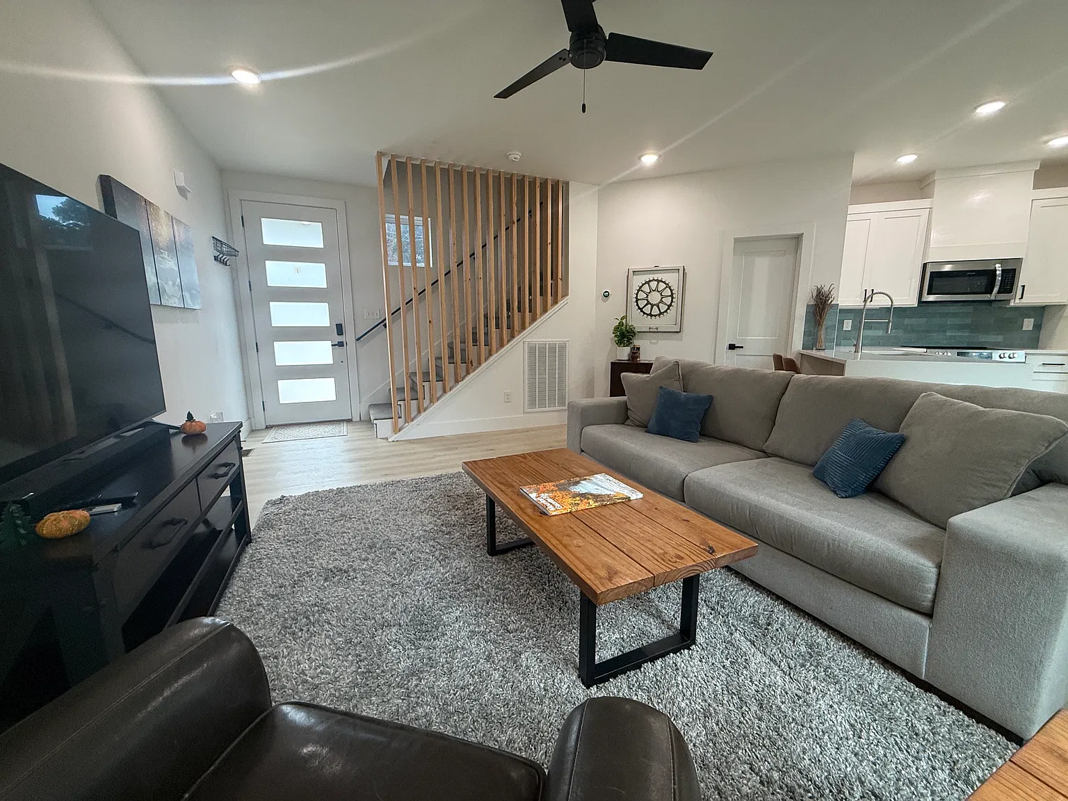 2 bed, 2.5 bath, 1405 sqft, $2,375 — Photo 4