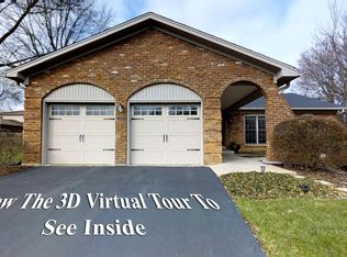 304 Chertsey Ct, Douglass Hills, KY