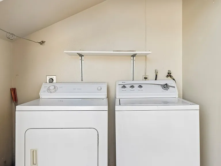 450 W Vermont Ave — Photo 31